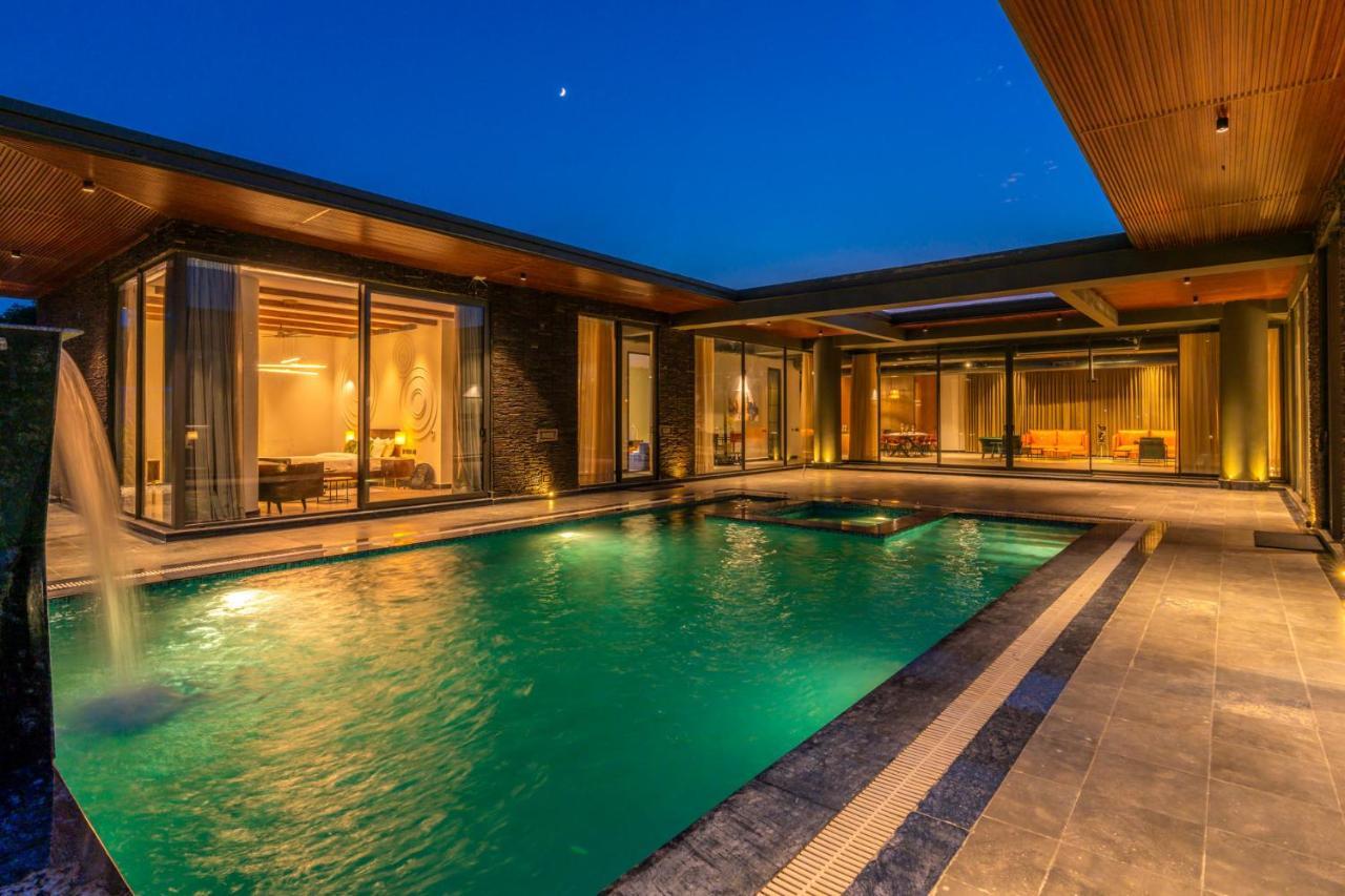 Stayvista'S Anantam - Luxury 4Br Villa With Huge Swimming Pool In Delhi New Delhi Exterior photo