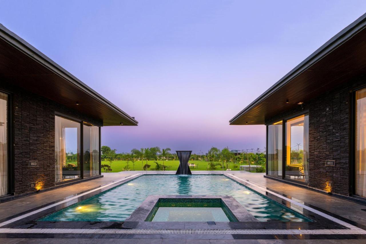 Stayvista'S Anantam - Luxury 4Br Villa With Huge Swimming Pool In Delhi New Delhi Exterior photo